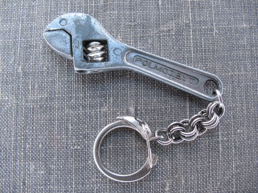 Zdjęcie oferty: polmozbyt klucz francuski breloczek prl