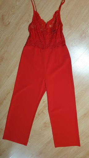 Zdjęcie oferty: Elegancki czerwony kombinezon z szerokimi nogawkam