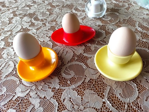 Zdjęcie oferty: Podstawki na jajka kolorowe szt. 3