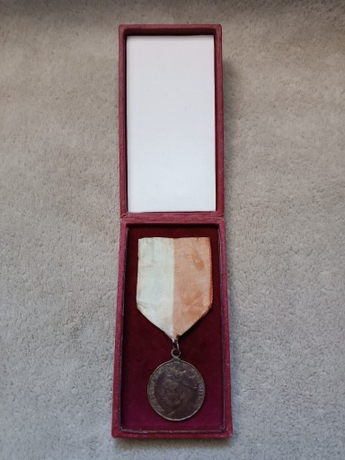 Zdjęcie oferty: Odznaczenia medale PRL 