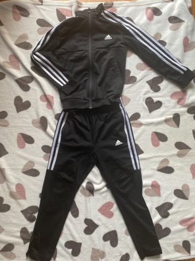 Zdjęcie oferty: Dres adidas 128cm 7-8 lat