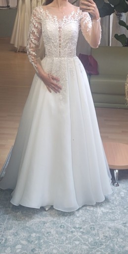 Zdjęcie oferty: Bajkowa suknia ślubna z welonem i butami ślubnymi kot