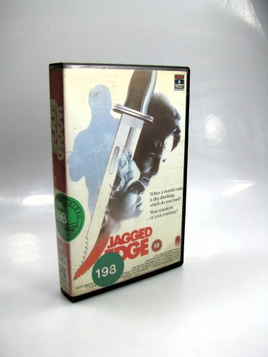 Zdjęcie oferty: ZĘBATE OSTRZE -FILM/ kaseta video VHS Glenn Close