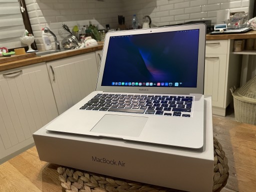 Zdjęcie oferty: MacBook Air 13 2017 i5 1.8 8/256GB IDEALNY STAN!