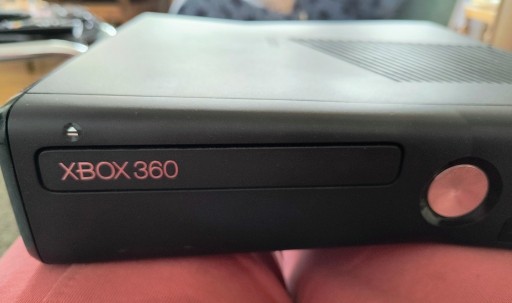 Zdjęcie oferty: XBox 360 S - konsola do gier