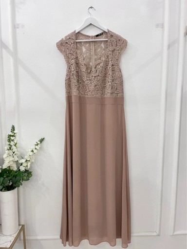 Zdjęcie oferty: Sukienka maxi koronkowa NOWA plus size TFNC LONDON 52 6XL