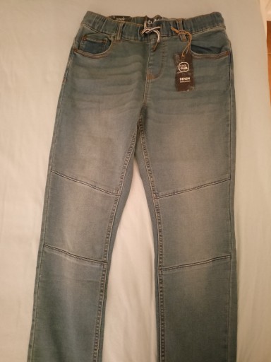 Zdjęcie oferty: Spodnie chłopięce jeansowe  152cm