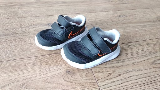 Zdjęcie oferty: Buty sportowe chłopięce Nike rozmiar 21