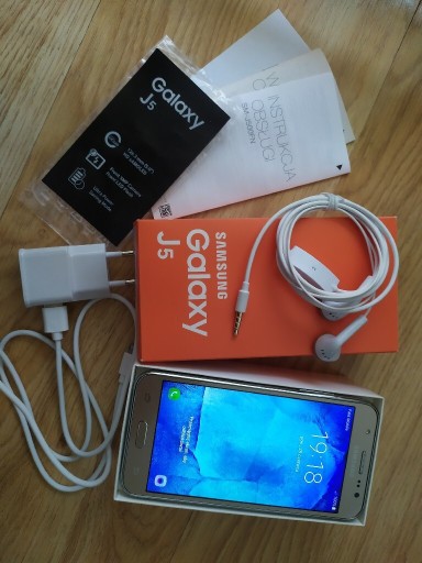 Zdjęcie oferty: Smartfon Samsung Galaxy J5 SM-J500FN złoty