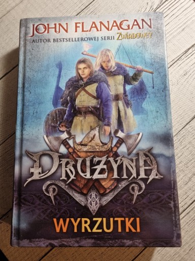 Zdjęcie oferty: Drużyna 1 Wyrzutki John Flanagan