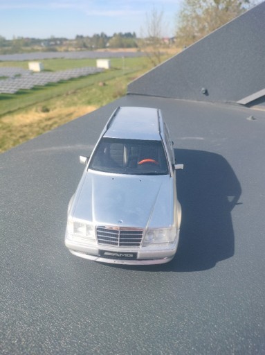 Zdjęcie oferty: Model samochodu 1:18 Mercedes w124 AMG otto