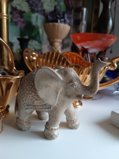 Zdjęcie oferty: Figurka słoń podniesiona trąba 