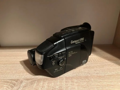 Zdjęcie oferty: Kamera JVC GR-AX55U na kasety