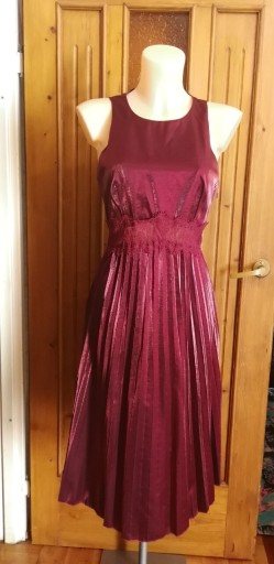 Zdjęcie oferty: Połyskująca burgundowa suknia 