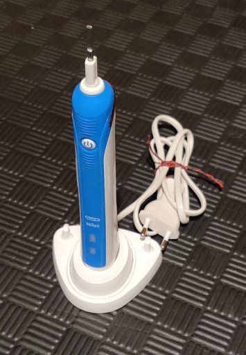 Zdjęcie oferty:  Oral-B Pro CrossAction 3000