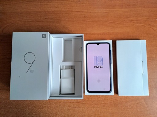 Zdjęcie oferty: Telefon XIAOMI MI 9 SE