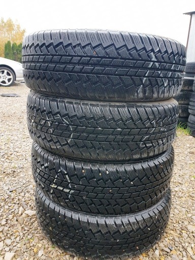 Zdjęcie oferty: Opony zimowe SUV 4x4 215/65/16 8mm