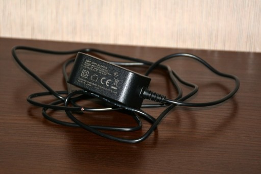 Zdjęcie oferty: Zasilacz wtyczkowy 9V 1A 9W