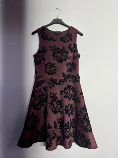 Zdjęcie oferty: Sukienka z welurowymi kwiatkami New Look S 36