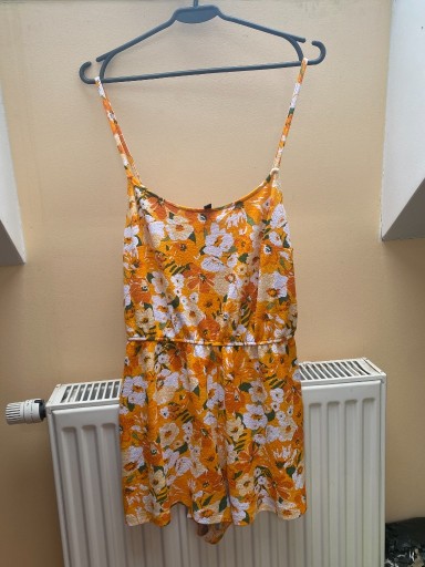 Zdjęcie oferty: Pomarańczowy kostium w kwiaty na ramiączkach
