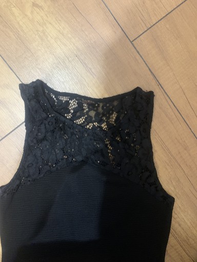 Zdjęcie oferty: Sukienka mała czarna firmy GUESS rozmiar XS