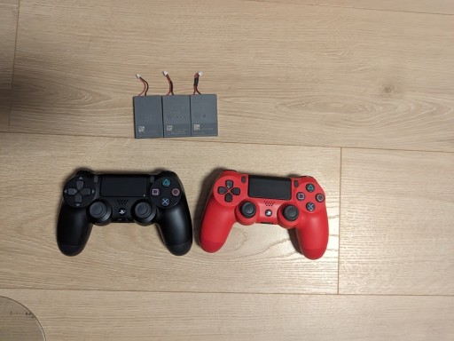 Zdjęcie oferty: PAD PS4 Dualschock 4 v2 - 3 baterie