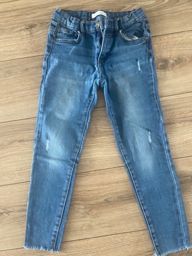Zdjęcie oferty: Spodnie dżinsowe 134 cm 
