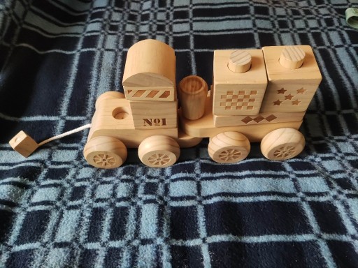 Zdjęcie oferty: Drewniany pociąg dla dzieci 12 elementów 