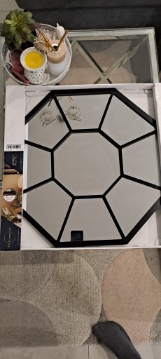 Zdjęcie oferty: Nowe lustro 50x50cm w czarnej ramie