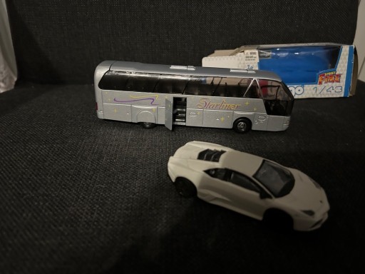 Zdjęcie oferty: Autobus oraz lamborghini 