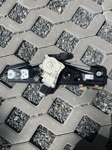 Zdjęcie oferty: LAND ROVER RANGE ROVER EVOQUE L551 PODNOŚNIK SZYBY LEWY TYŁ K8D227001AC