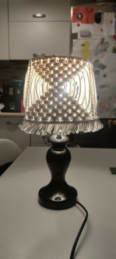 Zdjęcie oferty: Lampka nocna z abażurem makramowym