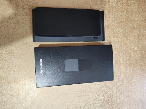 Zdjęcie oferty: Smartfon Samsung Galaxy Z Flip5 8/2562 GB 5G