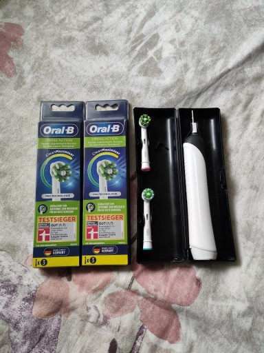 Zdjęcie oferty: Szczoteczka elektryczna Oral-B PRO750