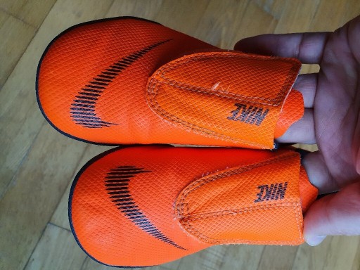 Zdjęcie oferty: Buty piłkarskie  Nike mercurial 27,5