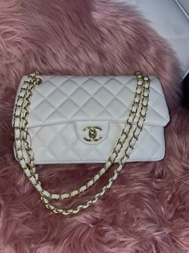 Zdjęcie oferty: Torebka na ramię Chanel biała ze złotym łańcuszkiem