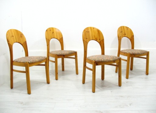 Zdjęcie oferty: Komplet czterech sosnowych krzeseł lata 90. 