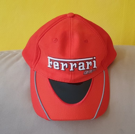 Zdjęcie oferty: Oryginalna czapka z daszkiem Ferrari 