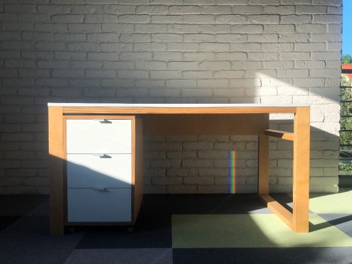 Zdjęcie oferty: drewniane biurka z kontenerkami ze sklejki