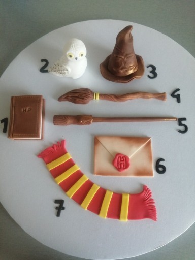 Zdjęcie oferty: Harry Potter sowa tort tiara szal księga figurki