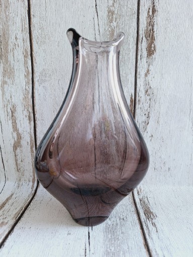 Zdjęcie oferty: Solidny, ciężki, szklany wazon, odcień fioletu