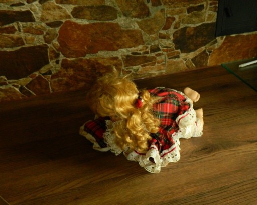 Zdjęcie oferty: Lalka porcelanowa leżąca firmy angielskiej. 