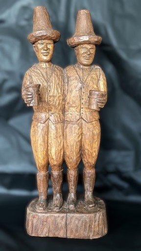 Zdjęcie oferty: Drewniana rzeźba ludowa "Przyjaciele"  sygnowana urlop18-26.05.2025