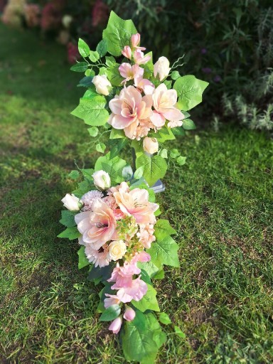 Zdjęcie oferty: Komplet nagrobny z jasnych kwiatów, Stroik i bukiet na cmentarz 