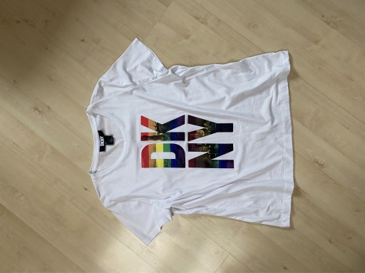 Zdjęcie oferty: T-shirt DKNY, nadruk