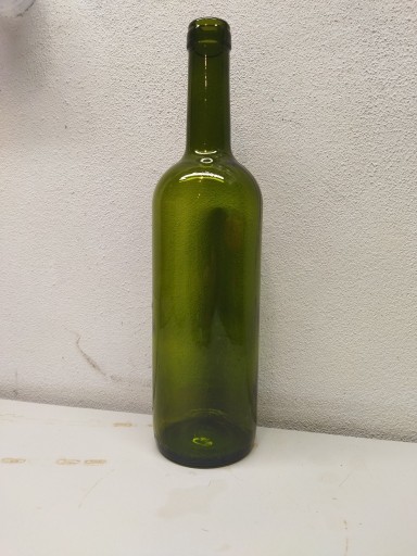 Zdjęcie oferty: Butelki na wino 0,75l z korkiem