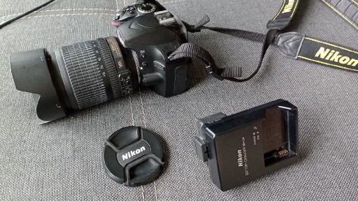 Zdjęcie oferty: Nikon D3200 aparat  lustrzanka + grip+ akcesoria 