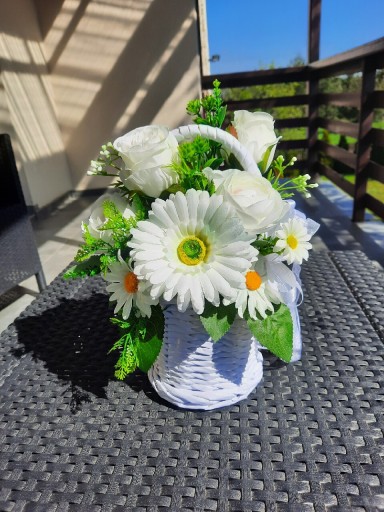Zdjęcie oferty: Białe kwiaty w koszu, Komunia Św.,Chrzest Św, Ślub