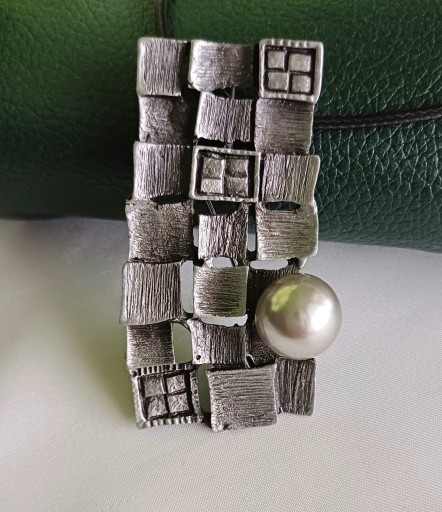 Zdjęcie oferty: Naszyjnik Art -broszka -Srebrne kwadraty z perlami