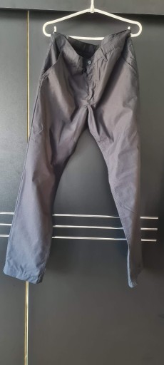 Zdjęcie oferty: Czarne materiałowe spodnie męskie rozmiar 34